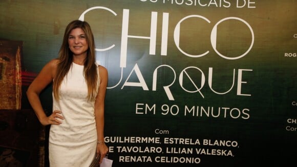 Cristiana Oliveira e Tiago Abravanel prestigiam espetáculo sobre Chico Buarque