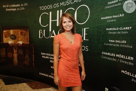 Letícia Colin prestigia o espetáculo 'Todos os Musicais de Chico Buarque em 90 Minutos', no Rio