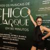 Alessandra Maestrini prestigia o espetáculo 'Todos os Musicais de Chico Buarque em 90 Minutos', no Rio