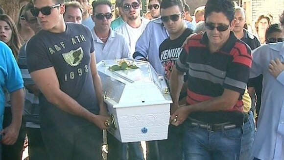 Corpo da filha do cantor Giovani é enterrado no interior de São Paulo