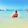 Luan Santana toma banho em praia do Caribe e exibe corpão em foto postada nesta quarta-feira, 15 de janeiro de 2014