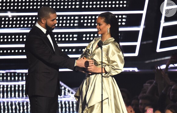 Drake terminou o namoro com a cantora Rihanna em outubro deste ano
