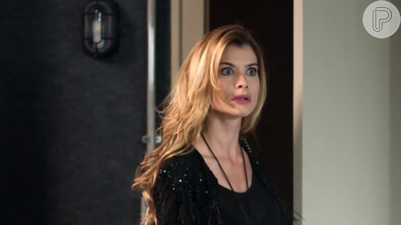 Na novela 'Rock Story', Diana (Alinne Moraes) desiste de assinar o divórcio de Gui (Vladimir Brichta)