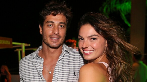 Festa reúne Isis Valverde com o namorado e outros famosos na Bahia. Fotos!