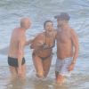 Leonardo DiCaprio, com visual barbudo, se diverte na praia em Trancoso nesta sexta-feira, dia 30 de dezembro de 2016