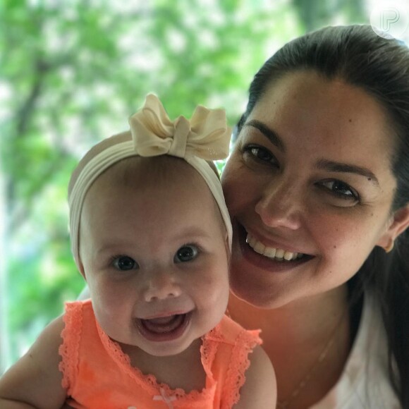 Michel Teló e Thais Fersoza dividem momentos da filha com seus seguidores no Instagram