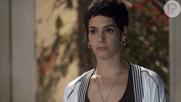 Flávia (Maria Flor) se covence de que Tiago (Humberto Carrão) tentou matar Isabela (Alice Wegmann), na novela 'A Lei do Amor'