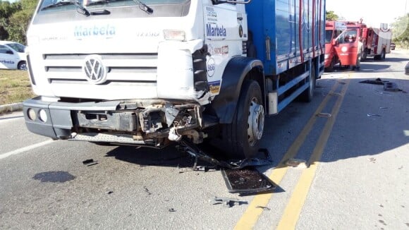 O carro bateu em um caminhão na RJ-106, entre Cabo Frio e Búzios