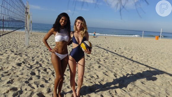 Aline Dias e Barbara França mostram boa forma em praia do Rio