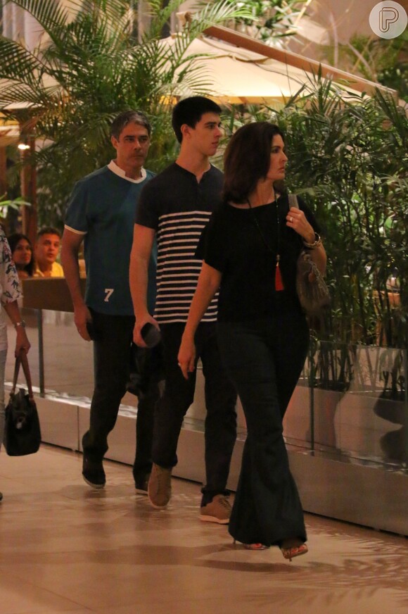 Vinícius, filho de Fátima Bernardes e William Bonner, conduzia carro acidentado, diz jornal nesta quarta-feira, 04 de janeiro de 2017