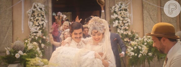 Halim (Bruno Anacleto) relembra seu casamento com Zana (Gabriella Mustafá) se casam, no primeiro capítulo da minissérie 'Dois Irmãos', em 9 de janeiro de 2017