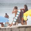 Aline Riscado e Felipe Roque curtiram a praia da Macumba no final da tarde deste domingo, 8 de janeiro de 2017