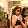 Flávia Alessandra passeou no shopping Village Mall, no Rio, acompanhada pelas filhas Giulia Costa e Olívia neste domingo, 8 de janeiro de 2017