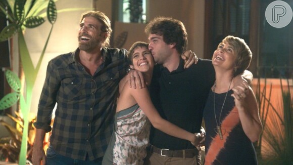 Felizes, Helô (Claudia Abreu) e Pedro (Reynaldo Gianecchini) decidiram ter outro filho, na novela 'A Lei do Amor'