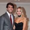 Kaká posou pela primeira vez com a nova namorada, Carol Dias, no casamento do jogador Lucas