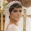 A estilista Lethicia Bronstein assina o vestido de noiva da personagem Letícia, papel de Isabella Santoni, na novela 'A Lei do Amor'