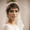 Detalhes do vestido de noiva usado pela atriz Isabella Santoni nas cenas do casamento de Letícia, na novela "A Lei do Amor'