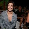 Caio Castro está cultivando o bigode para viver Dom Pedro na novela 'Novo Mundo'
