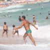 Tuca Andrada se bronzeou nas areias do Leblon, no Rio, neste sábado, 14 de janeiro de 2017