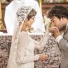 Tiago (Humberto Carrão) e Letícia (Isabella Santoni) se casam, na novela 'A Lei do Amor'