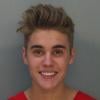 Justin Bieber sorriu na foto da ficha policial feita após sua prisão