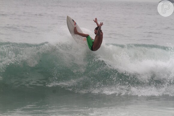 Romulo Neto mostrou habilidade ao surfar