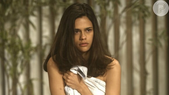 Aline (Arianne Botelho) estpa longe da novela 'A Lei do Amor' desde que levou uma surra do pai, Misael (Tuca Andrada)