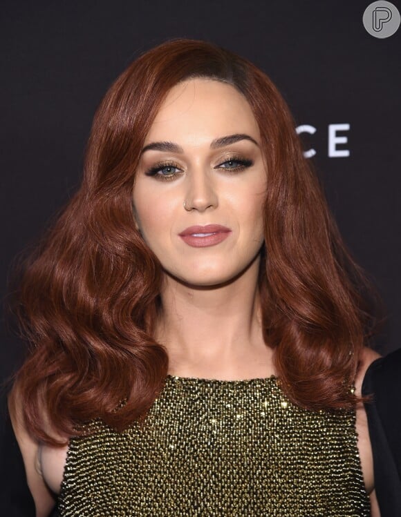 Katy Perry também já foi ruiva e desfilou o look em setembro de 2015, durante um evento
