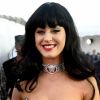Katy Perry foi ao MTV Video Music Awards com o cabelo preto longo e de franja, em agosto de 2014
