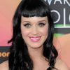 Katy Perry usou o cabelo preto longo com a franja reta no modelo curto, para ir a premiação da Nickelodeon, Kids' Choice Awards, em 27 de março de 2010