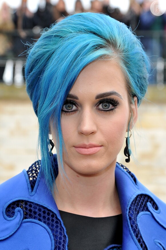 Durante o Paris Fashion Week, de 2012, Katy Perry renovou os cabelos coloridos e adotou um tom azul mais vibrante