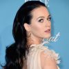 Em novembro de 2016, Katy Perry exibiu os cabelos superlongos e pretos em um evento da UNICEF