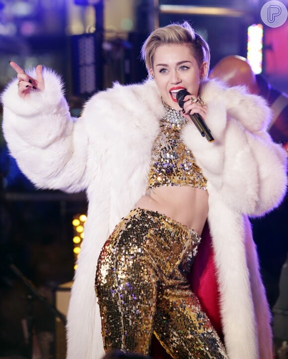 Miley Cyrus sairá em turnê com a 'Bangerz Tour' no dia 14 de fevereiro