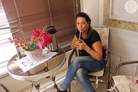 'BBB17': Ieda, de 70 anos, indica preferência amorosa. 'Homem mais novo'