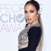 Jennifer Lopez de Reem Acra no People's Choice Awards, em Los Angeles, nos Estados Unidos, na noite desta quarta-feira, 18 de janeiro de 2017