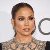 Para People's Choice Awards, Jennifer Lopez investiu em um rabo de cavalo baixo polido