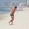 José Loreto exibiu corpo sarado ao jogar futevôlei na manhã desta quinta-feira, 30 de janeiro de 2014, na Barra, Zona Oeste do Rio de Janeiro