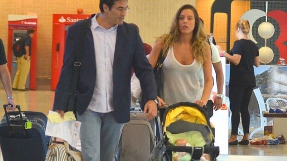 Luciano Szafir viaja com a mulher, Luhanna, e o filho David, de 2 meses, no Rio