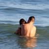 Fernanda Lima e Rodrigo Hilbert namoram no mar do Leblon na tarde deste sábado, 1º de fevereiro de 2014