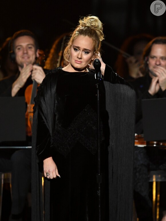 Adele cantou a música 'Fast Love' em tributo a George Michael, morto em dezembro de 2016