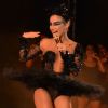 Claudia Leitte x Sabrina Sato: quem vestiu melhor o body de Cisne Negro?