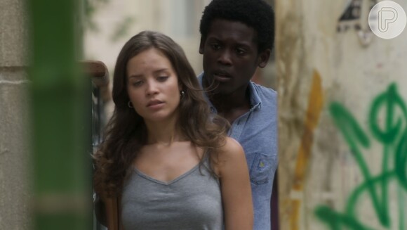 Após beijar Nicolau (Danilo Mesquita), Luana (Joana Borges) não aceita as desculpas de JF (Maicon Rodrigues), na novela 'Rock Story'