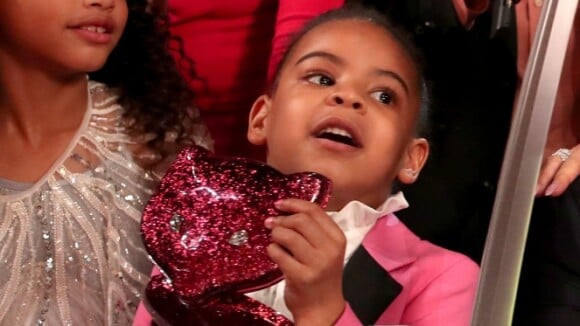 Bolsa Gucci de Blue Ivy, filha de Beyoncé, usada no Grammy custa R$ 6 mil