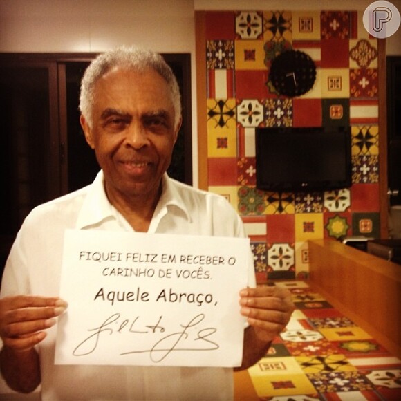 Gilberto Gil mandou um abraço para os fãs através de seu Instagram. O cantor agradeu ao carinho demonstrado pelos admiradores sobre sua saúde, em 8 de fevereiro de 2014