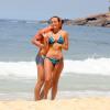 O casal trocou carinhos e se divertiu em ida à praia do Leblon, no Rio de Janeiro