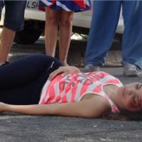 'Em Família': Gorete (Carol Macedo) é atropelada por um ônibus; veja fotos