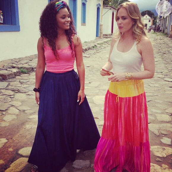 Angélica publica foto com Juliana Alves durante gravação