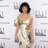 Katy Perry escolhe vestido da grife Vivienne Westwood para ir ao evento de moda