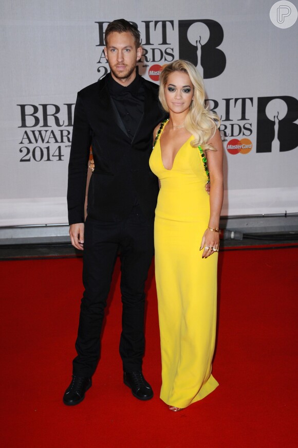 Rita Ora e Calvin Harris no BRIT Awards 2014, realizado em Londres na noite desta quarta-feira, 19 de fevereiro de 2014