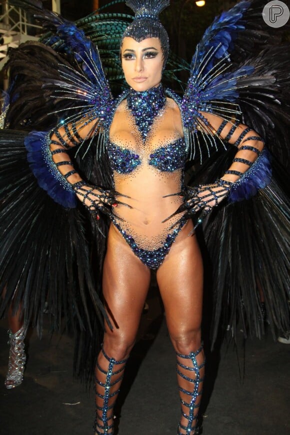 Sabrina Sato brilha como rainha de bateria no desfile que deu à Vila Isabel o título de campeã do Carnaval carioca